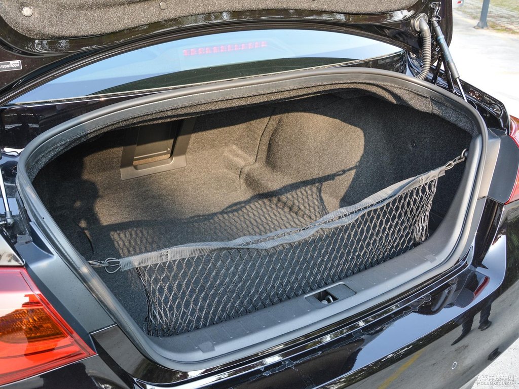 紫玉黑英菲尼迪Q70L后備廂空間圖片