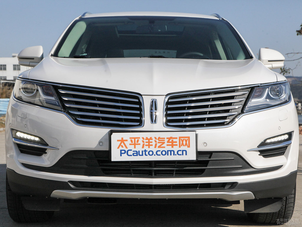 鉑鉆白林肯MKC車頭外觀圖片