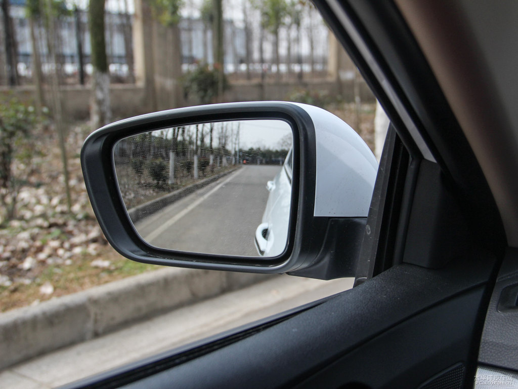 冰晶白新帝豪車身外觀圖片