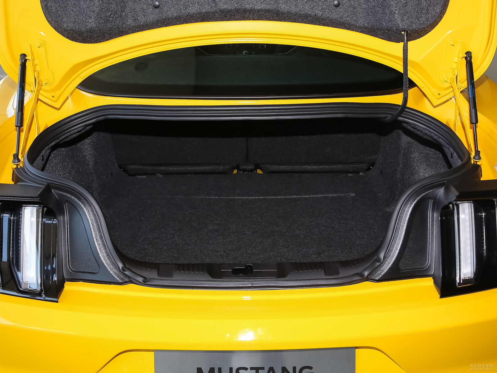 福特Mustang空間高清大圖