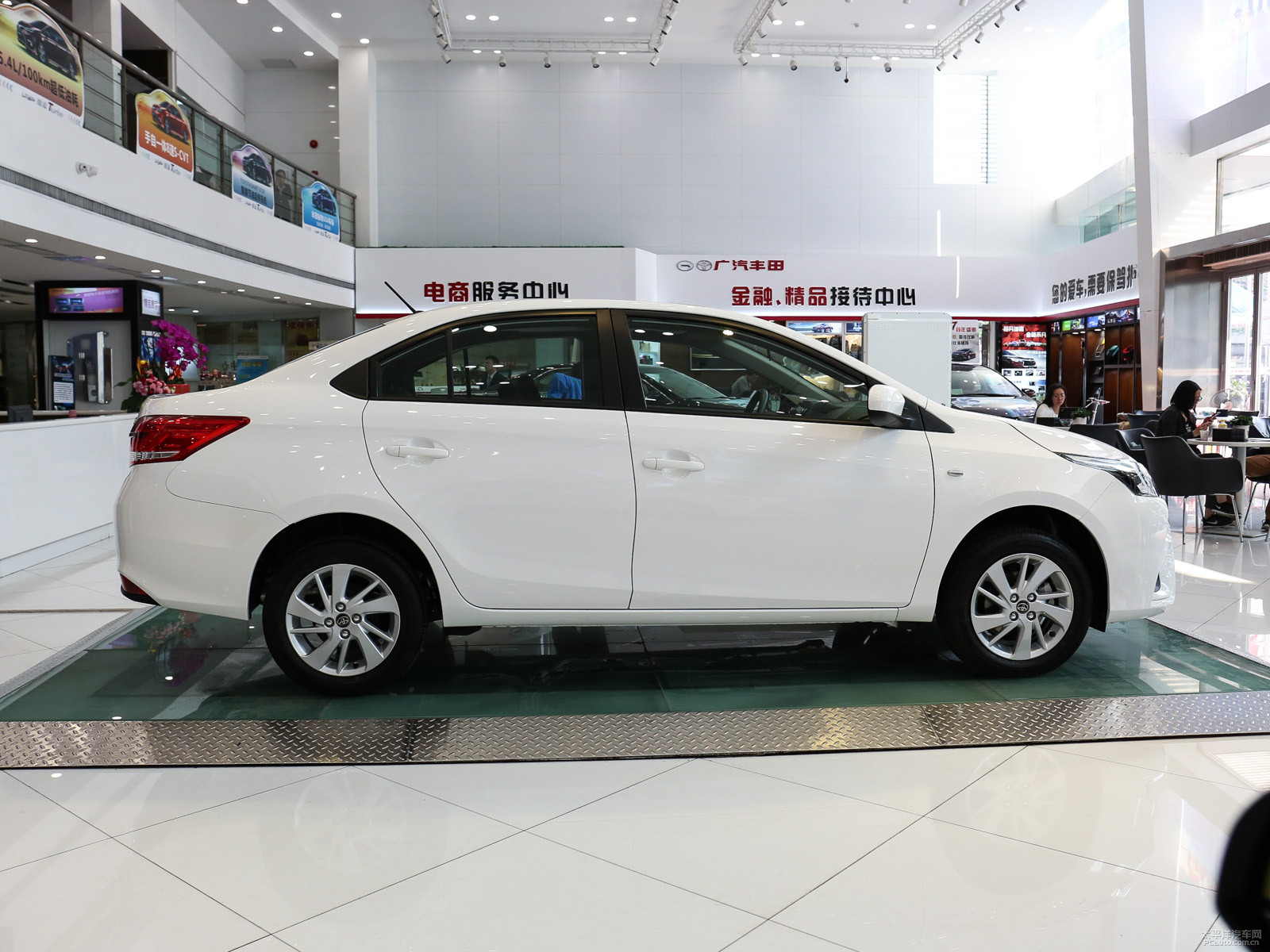 YARiS L 致享外觀高清大圖