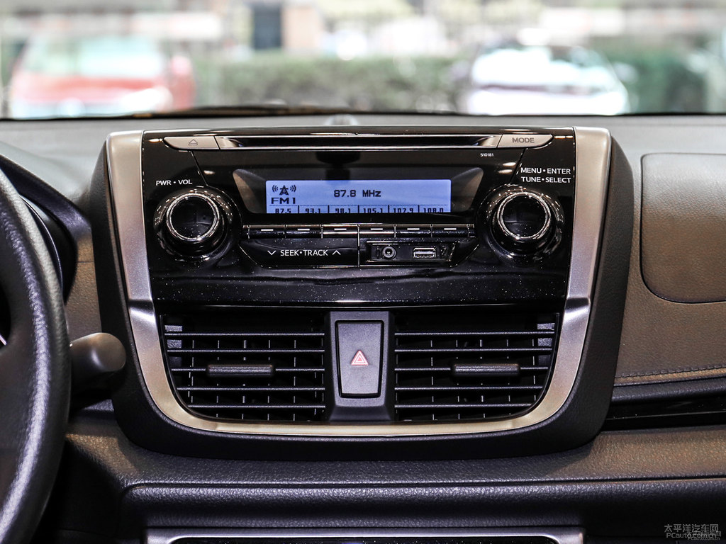 天際白YARiS L 致享中控內(nèi)飾圖片