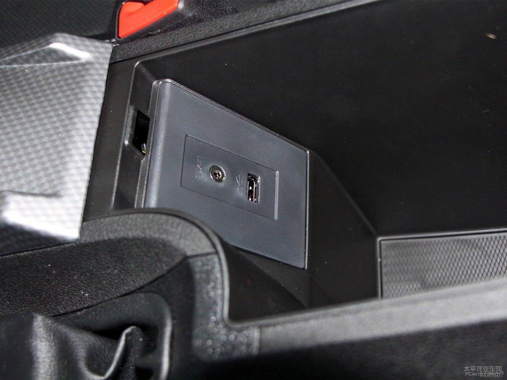冰晶白帝豪GS儲物空間空間圖片