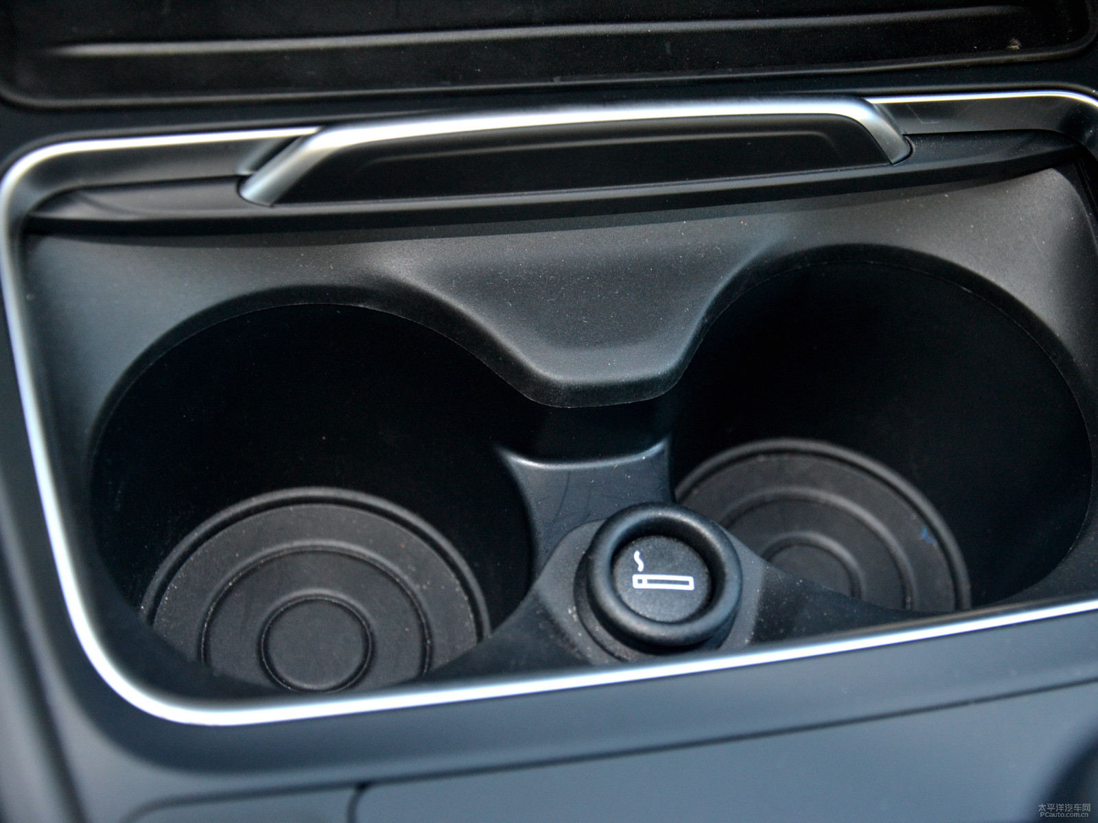 ALPINA B4空間高清大圖