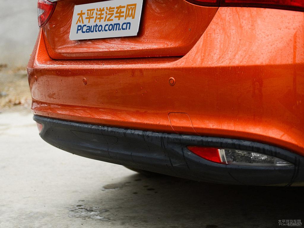 鎏光橙艾瑞澤5車尾外觀圖片