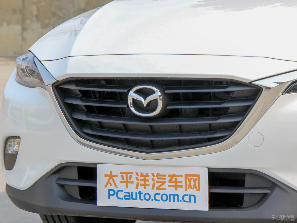 珠光白馬自達(dá)CX-4車頭外觀圖片