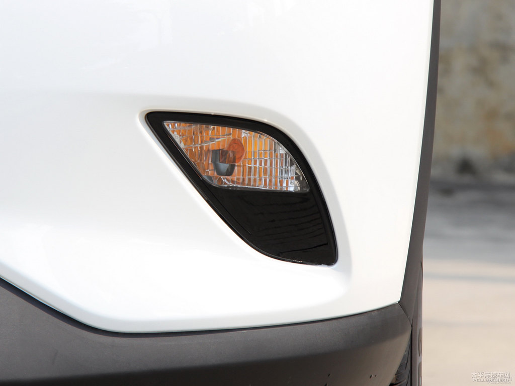 珠光白馬自達(dá)CX-4車(chē)頭外觀圖片