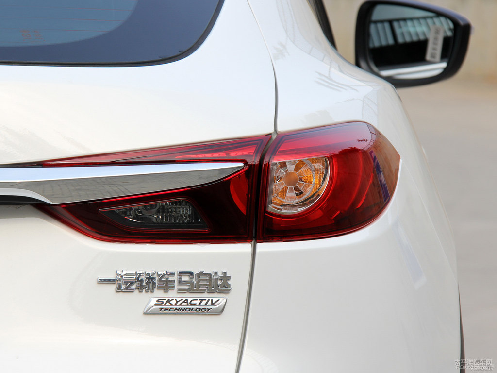 珠光白馬自達(dá)CX-4車尾外觀圖片