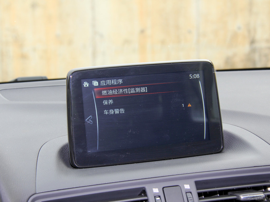 珠光白馬自達CX-4中控內(nèi)飾圖片