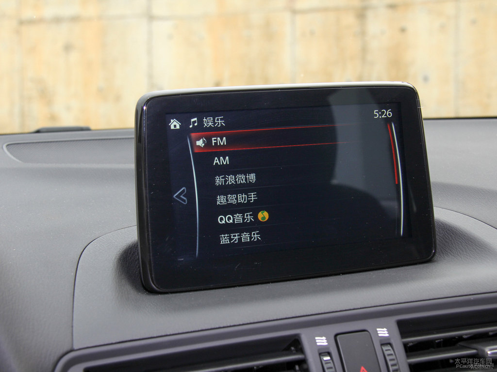 珠光白馬自達(dá)CX-4中控內(nèi)飾圖片