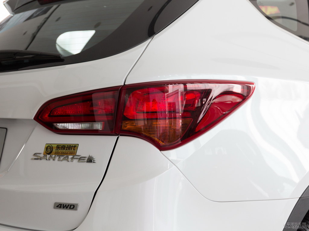 水晶白勝達車尾外觀圖片