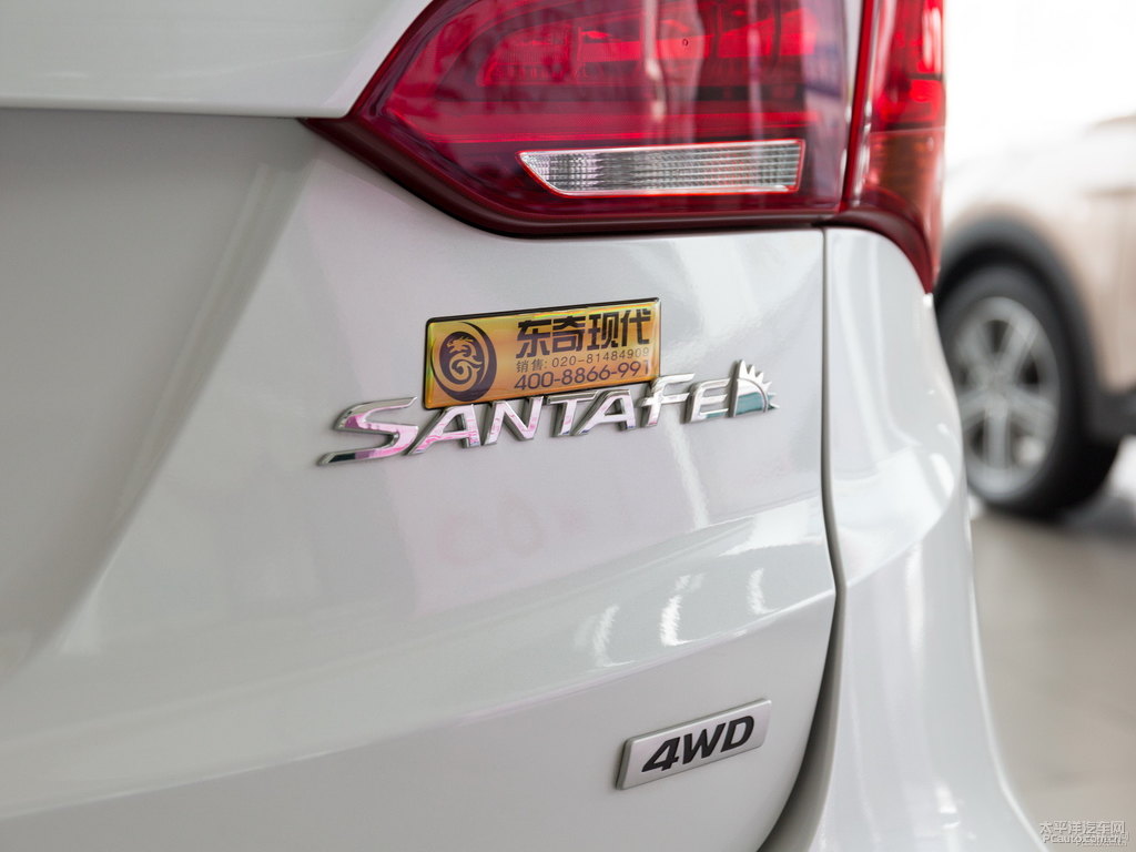 水晶白勝達(dá)車(chē)尾外觀圖片