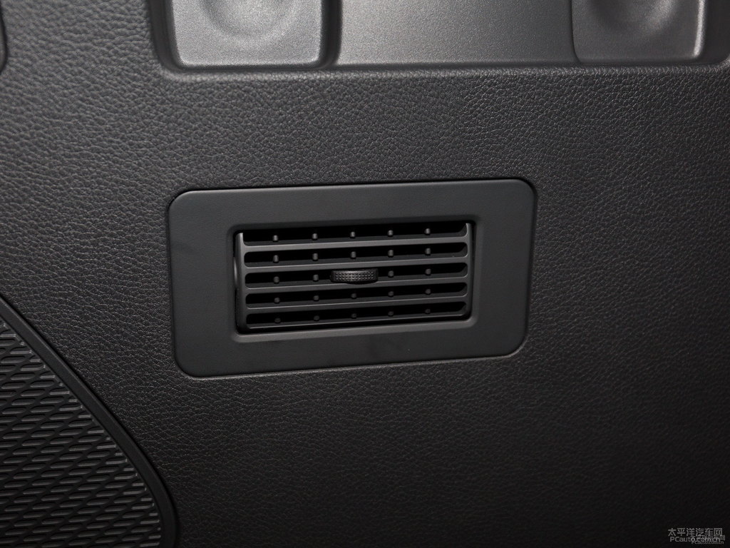 水晶白勝達(dá)車廂內(nèi)飾圖片