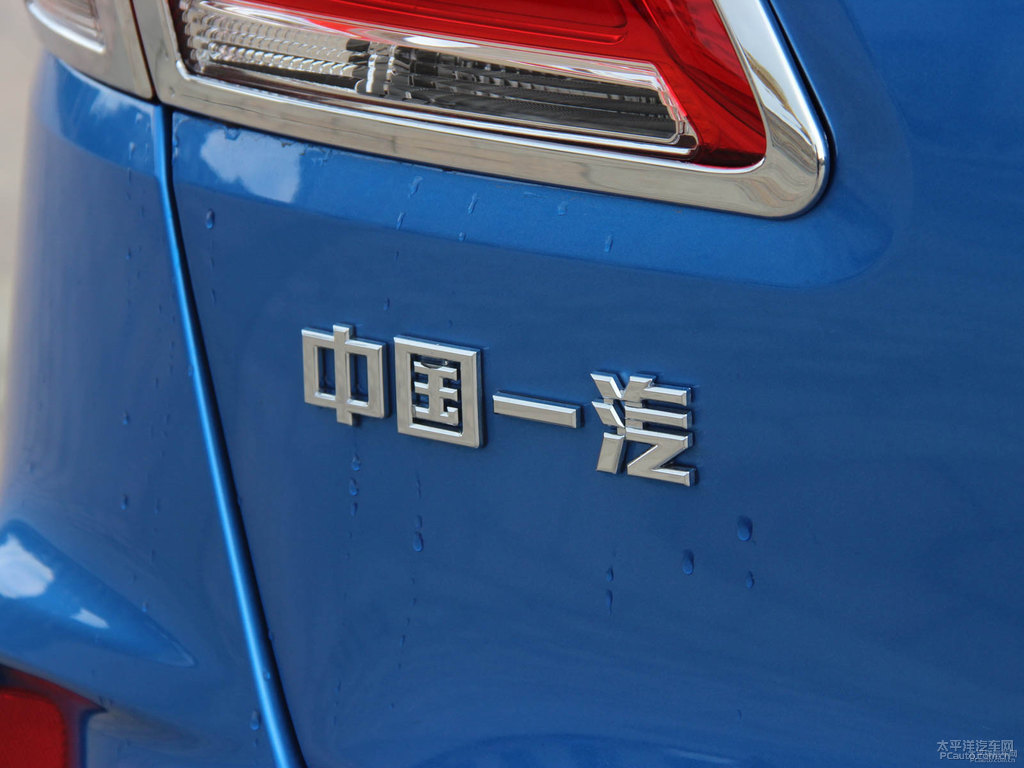 炫動藍奔騰X40車尾外觀圖片