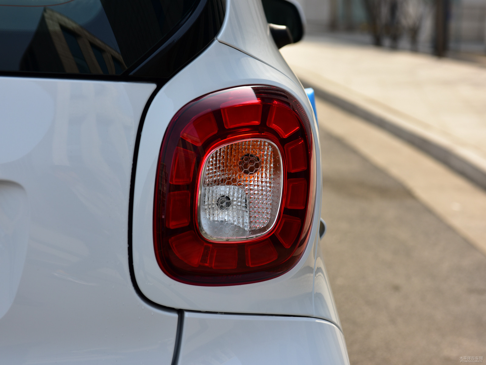 ɫ smart fortwo܇β^DƬ