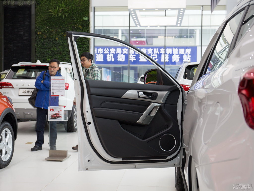 漢密爾頓白哈弗H2車廂內(nèi)飾圖片