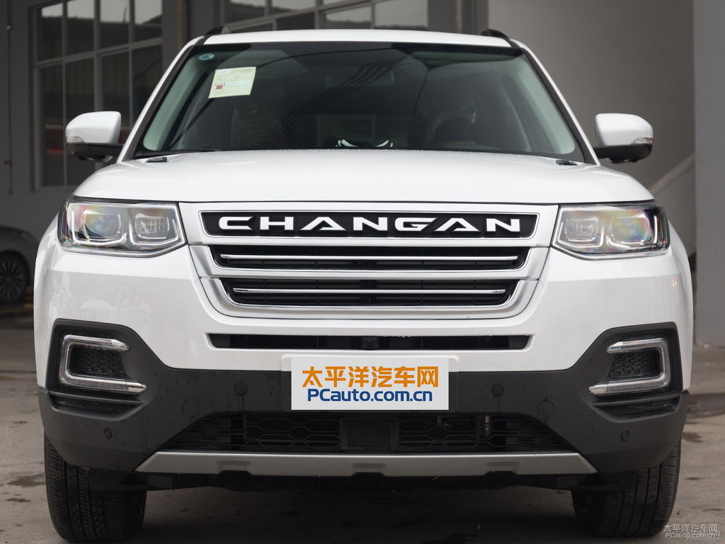 閃光月光白長(zhǎng)安CS95車(chē)頭外觀圖片