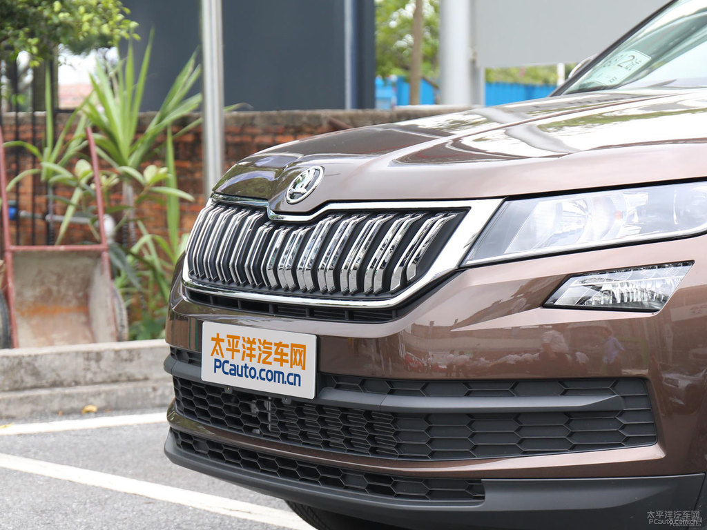 檀木棕柯迪亞克車頭外觀圖片