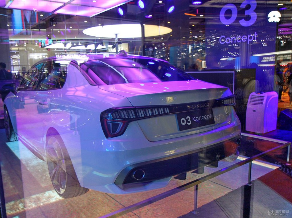 領(lǐng)克03圖片