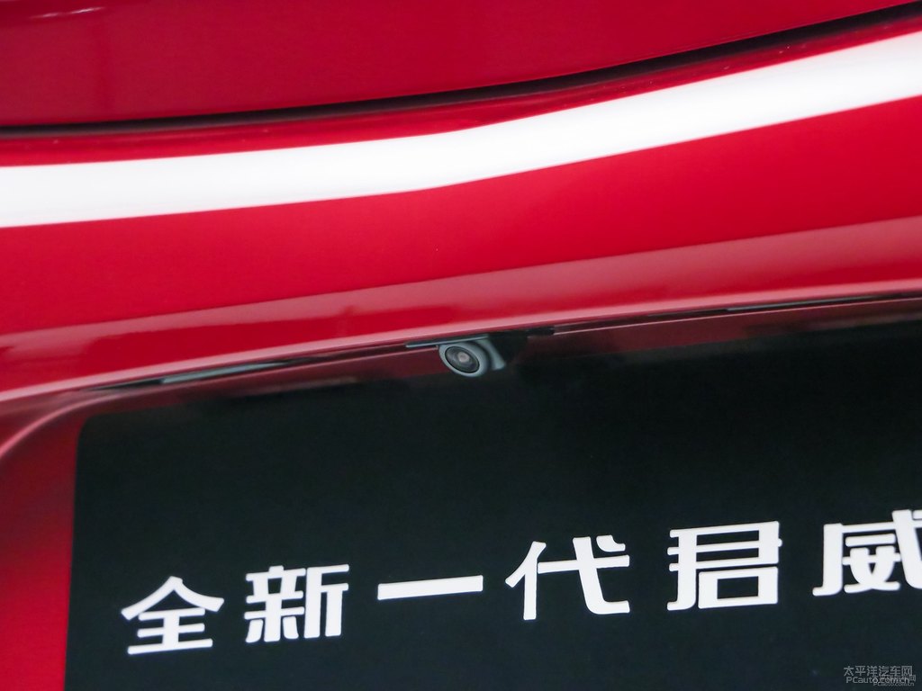瑪瑙紅君威車尾外觀圖片