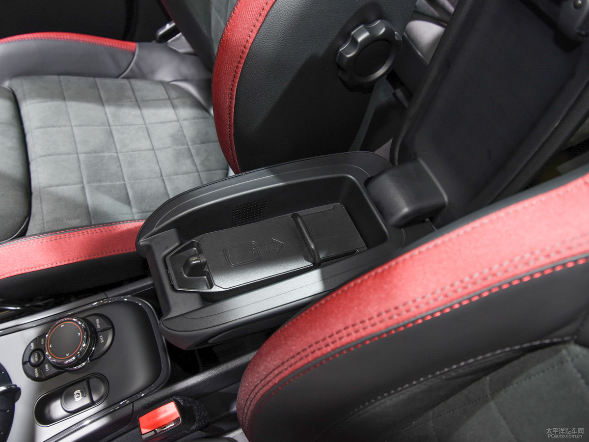MINI JCW COUNTRYMAN空間高清大圖