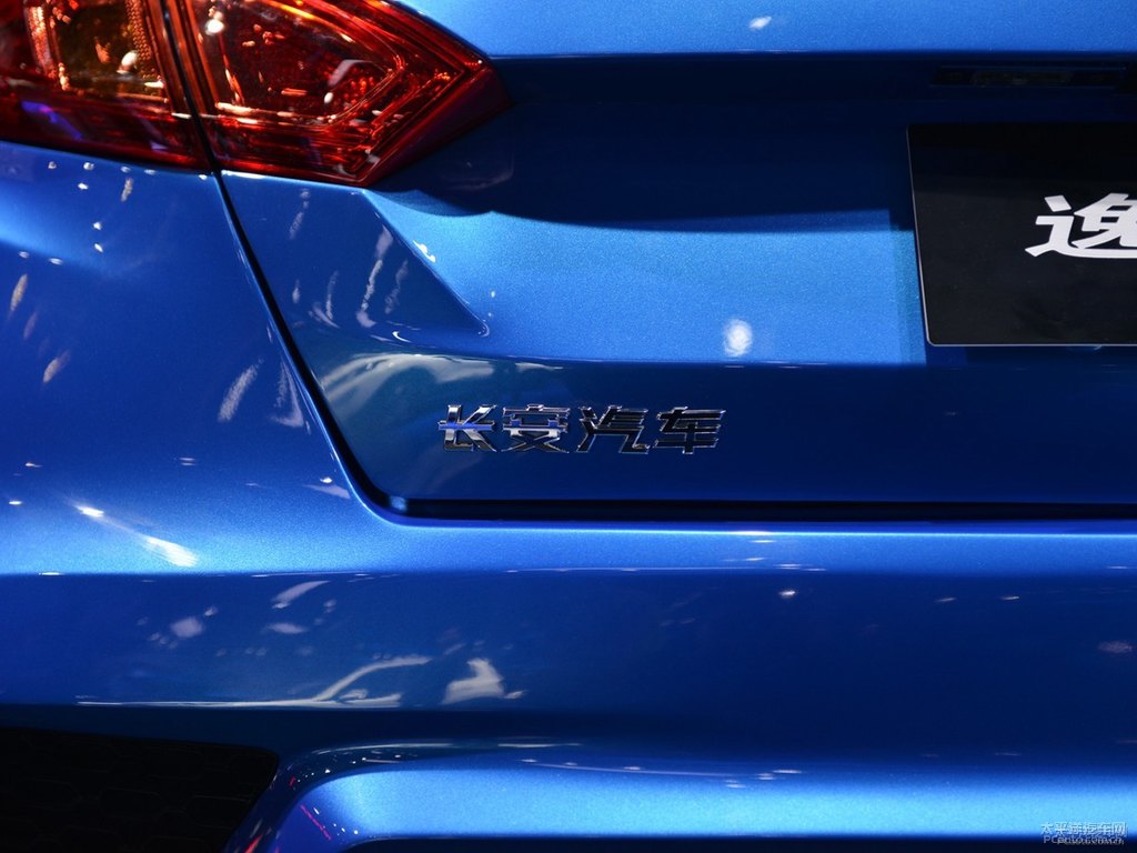 閃光深海藍(lán)逸動(dòng)XT車尾外觀圖片