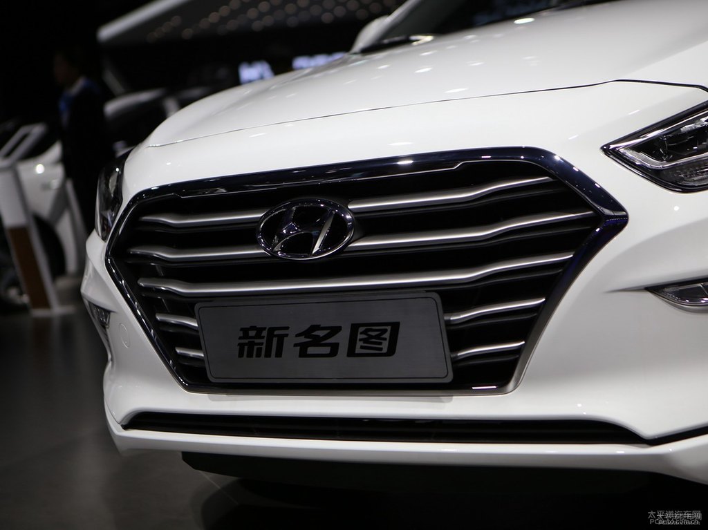 水晶白名圖車頭外觀圖片