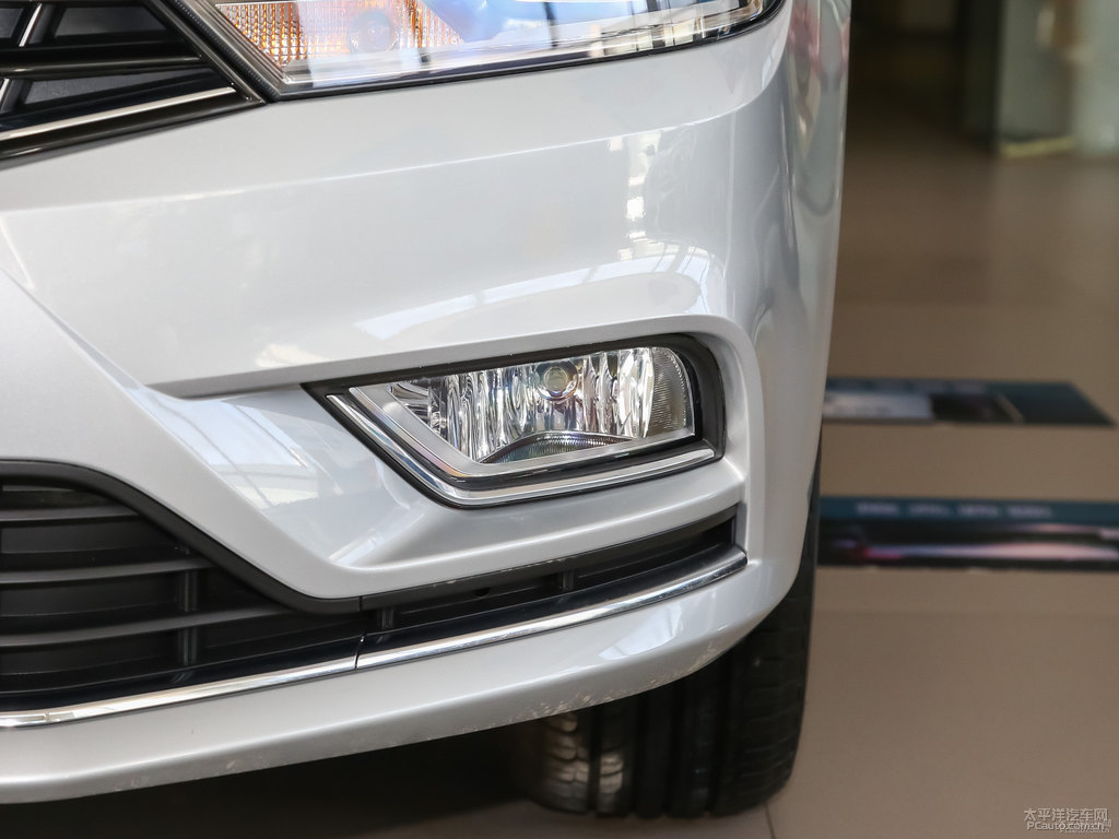 水晶銀寶來(lái)車頭外觀圖片
