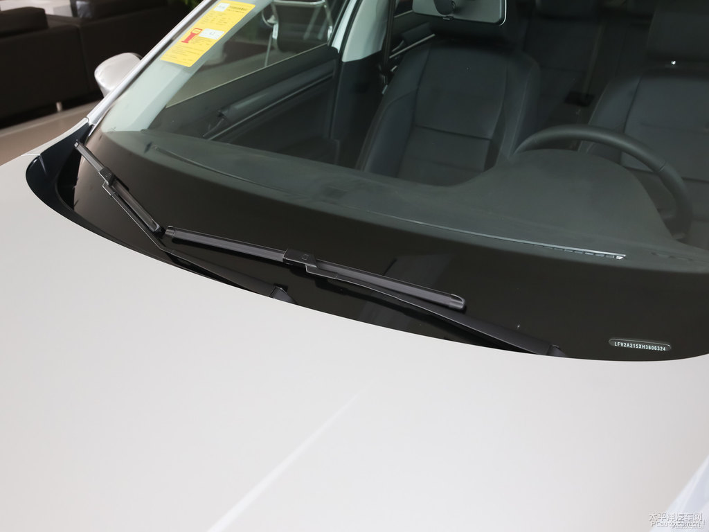 水晶銀寶來(lái)車(chē)身外觀圖片