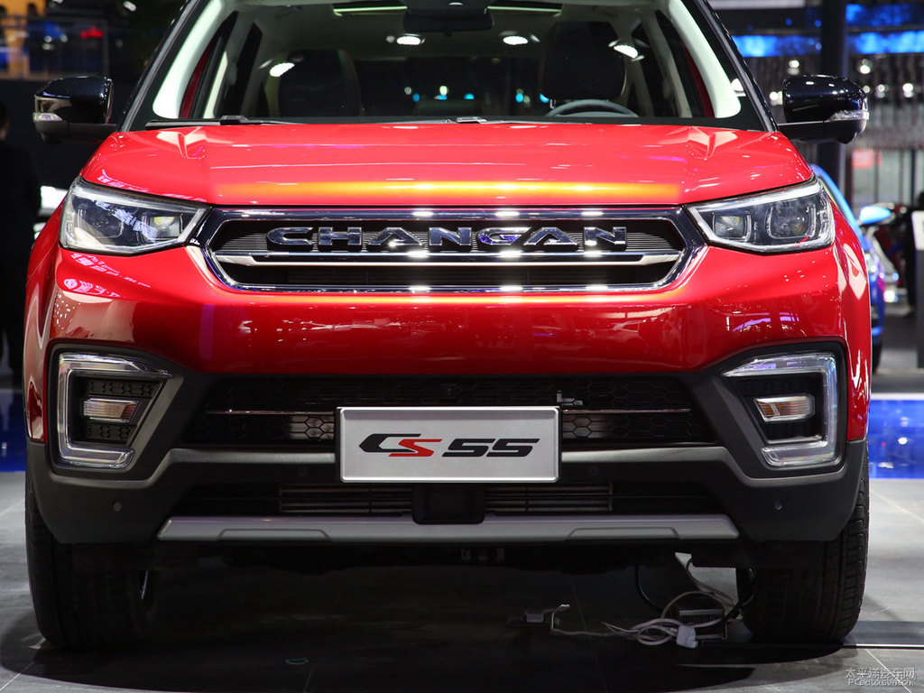 炫動(dòng)紅長安CS55車頭外觀圖片