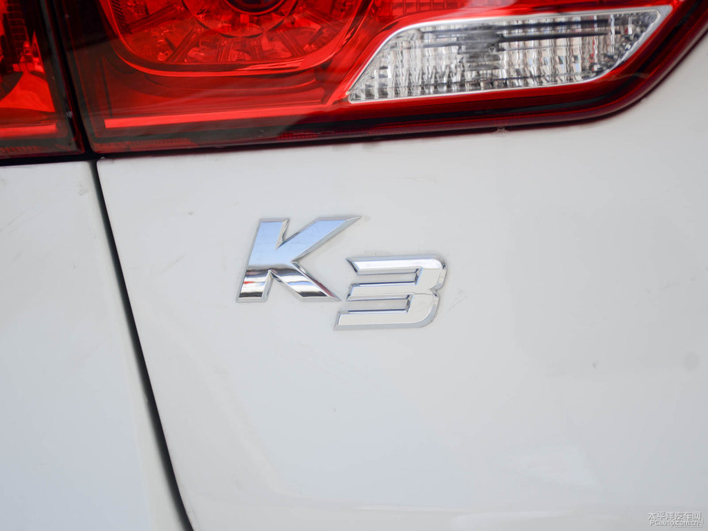 透明白起亞K3車尾外觀圖片