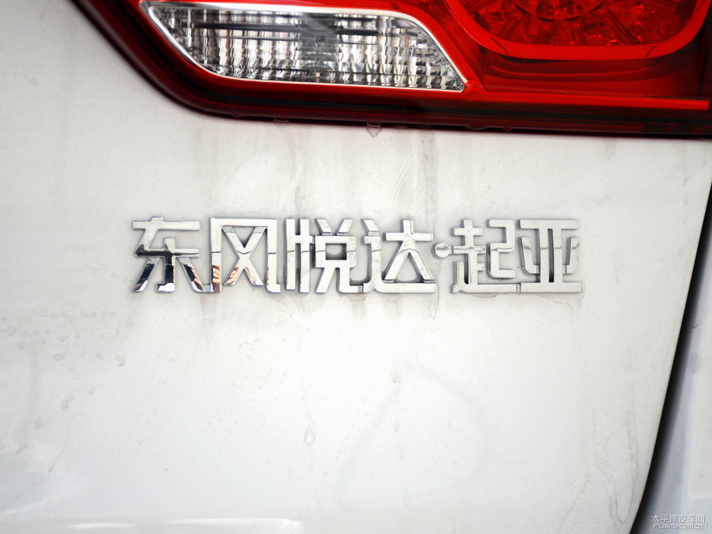透明白起亞K3車尾外觀圖片