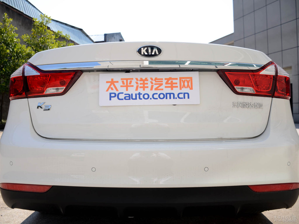 透明白起亞K3車尾外觀圖片