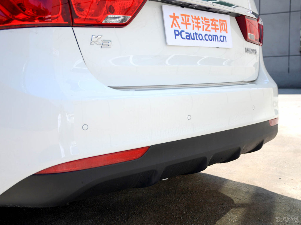 透明白起亞K3車尾外觀圖片