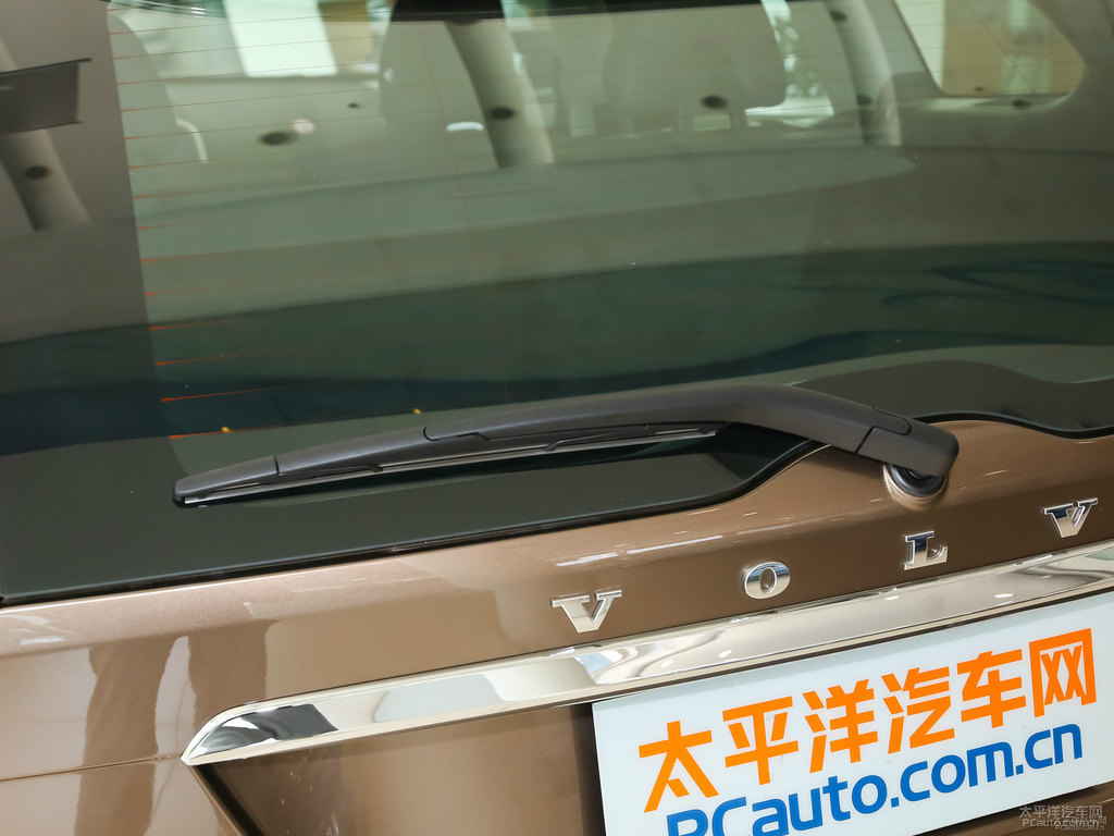 暮色銅沃爾沃XC60車尾外觀圖片