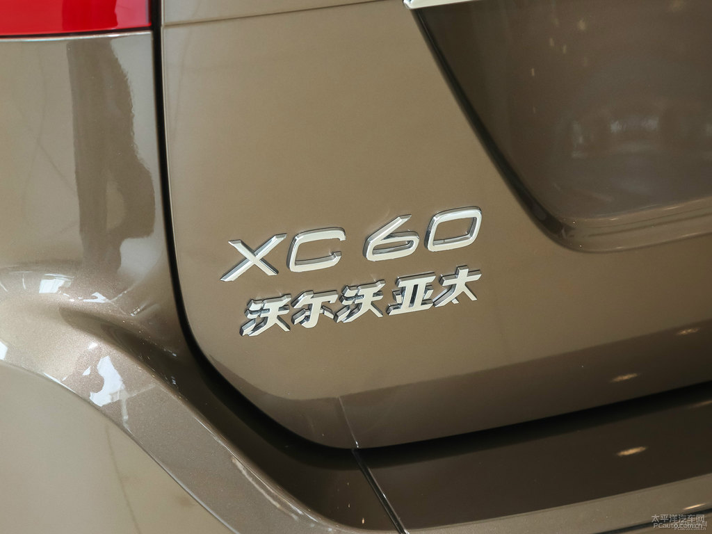 暮色銅沃爾沃XC60車尾外觀圖片