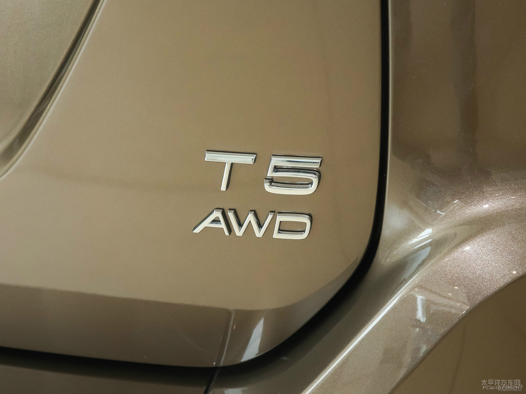 暮色銅沃爾沃XC60車尾外觀圖片