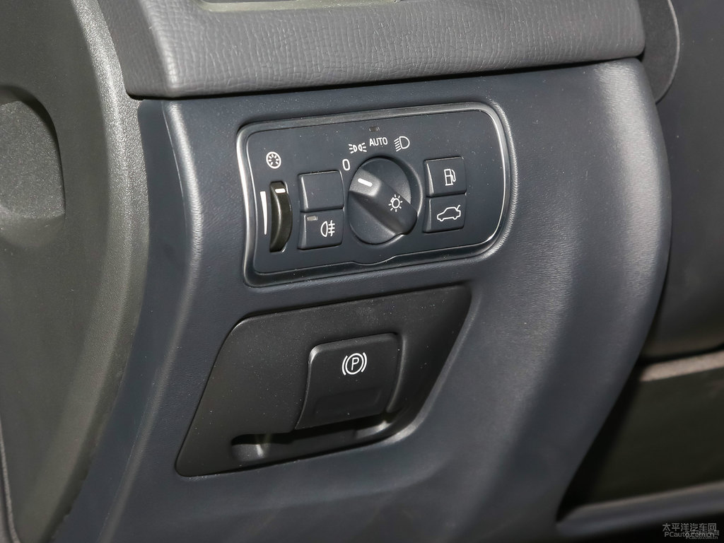 暮色銅沃爾沃XC60中控內(nèi)飾圖片