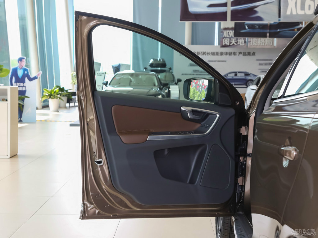 暮色銅沃爾沃XC60車廂內飾圖片