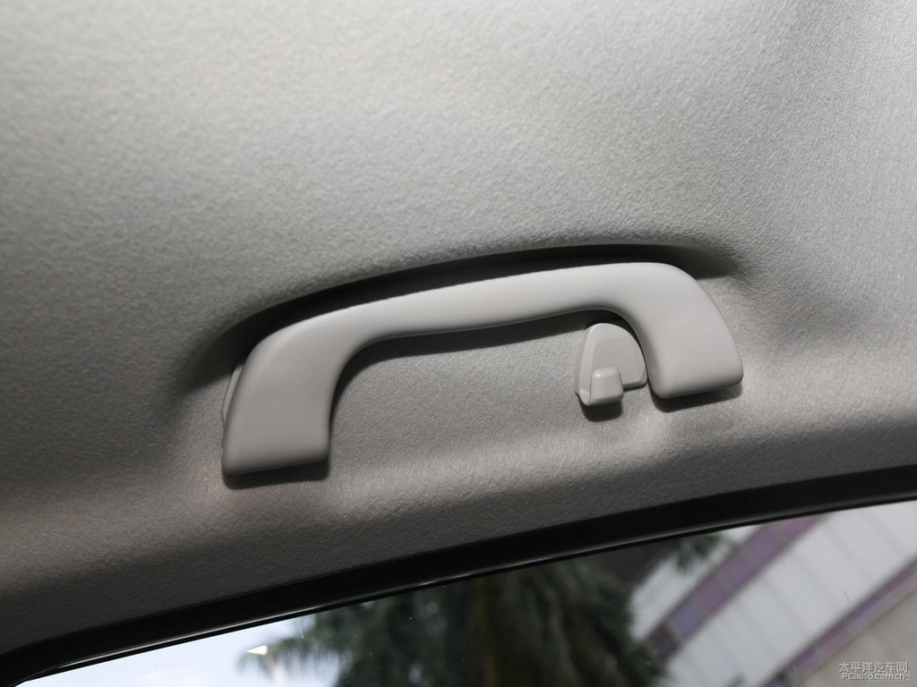 水晶珠光白斯巴魯XV車廂內(nèi)飾圖片