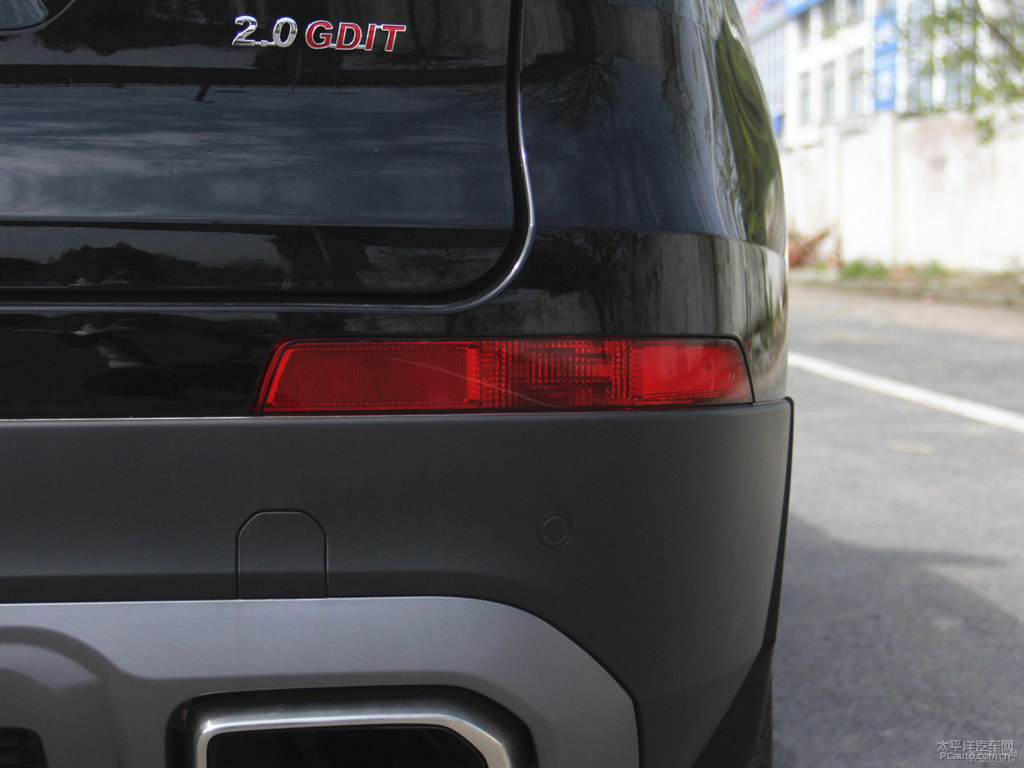 經(jīng)典黑哈弗H6 Coupe車尾外觀圖片