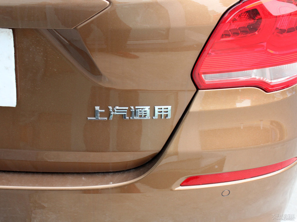 琥珀棕科沃茲車尾外觀圖片