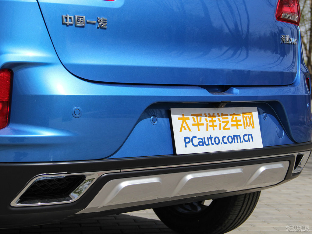 炫動(dòng)藍(lán)奔騰X40車(chē)尾外觀圖片