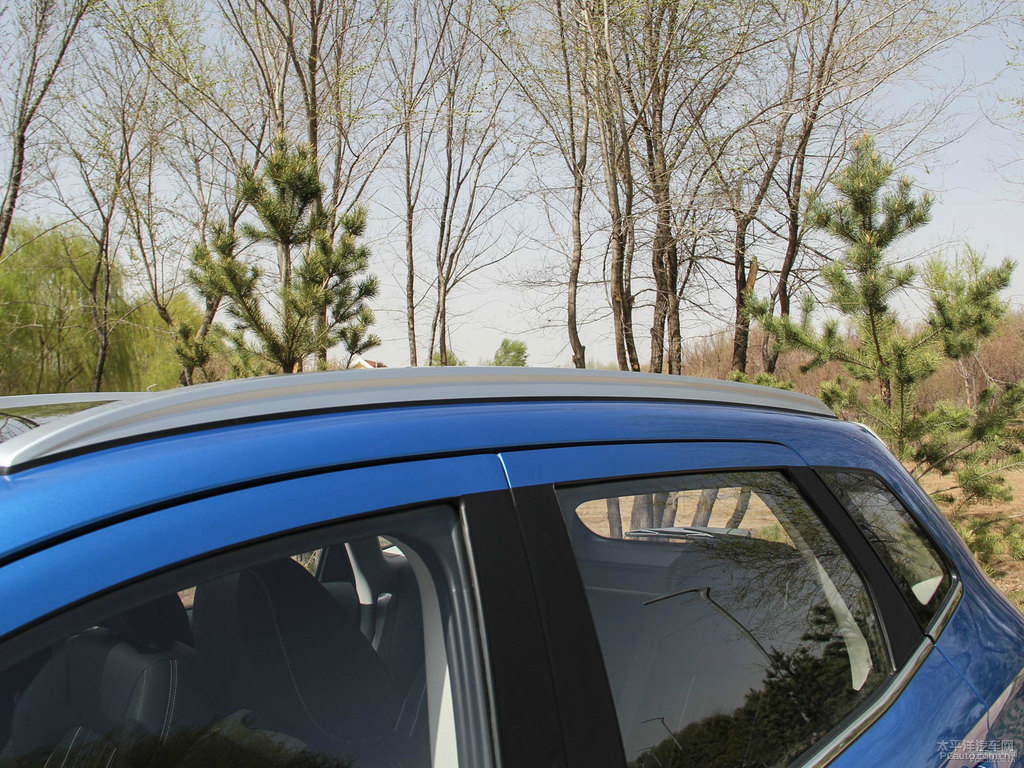 炫動藍奔騰X40車身外觀圖片
