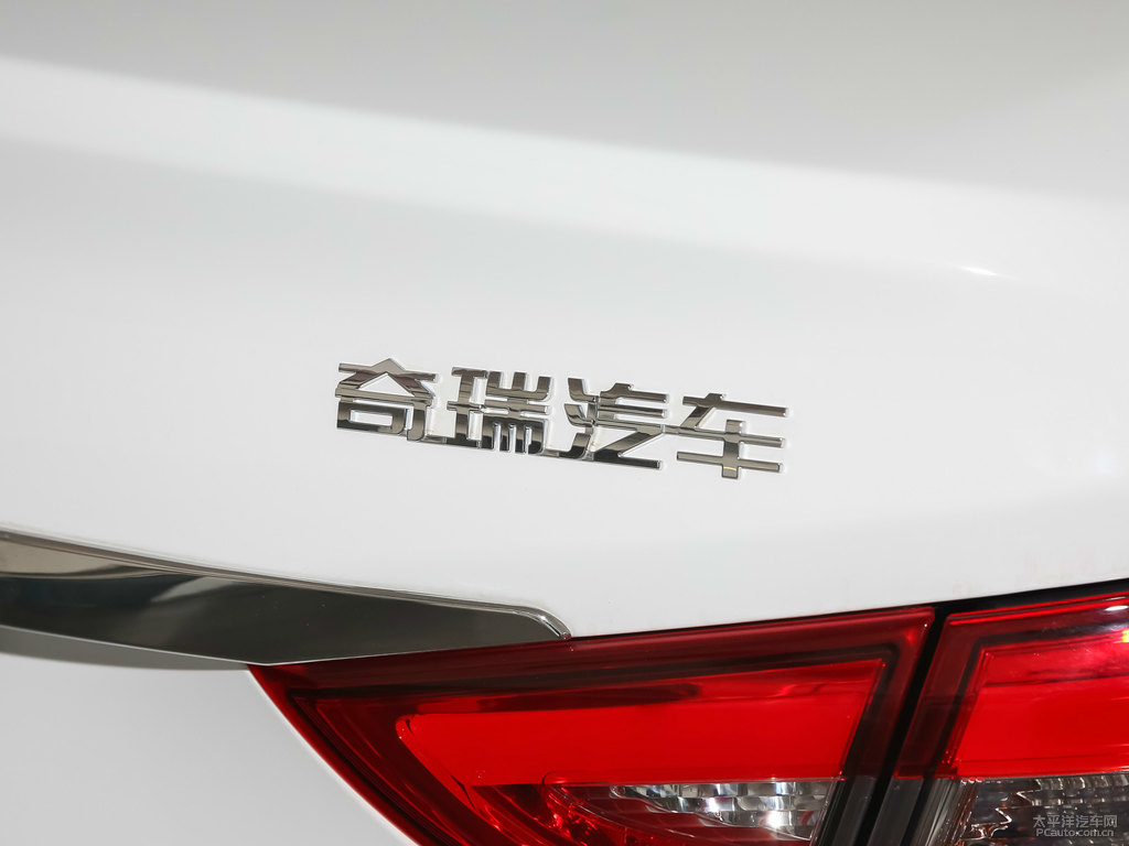 俊逸白艾瑞澤5車尾外觀圖片