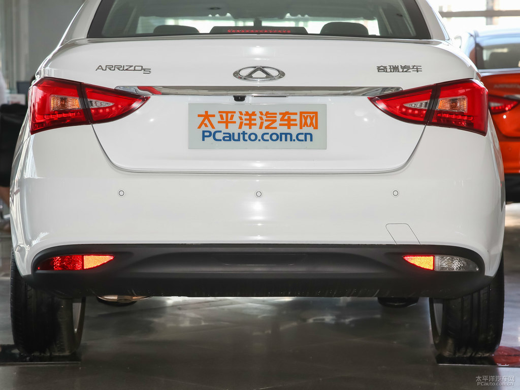 俊逸白艾瑞澤5車尾外觀圖片