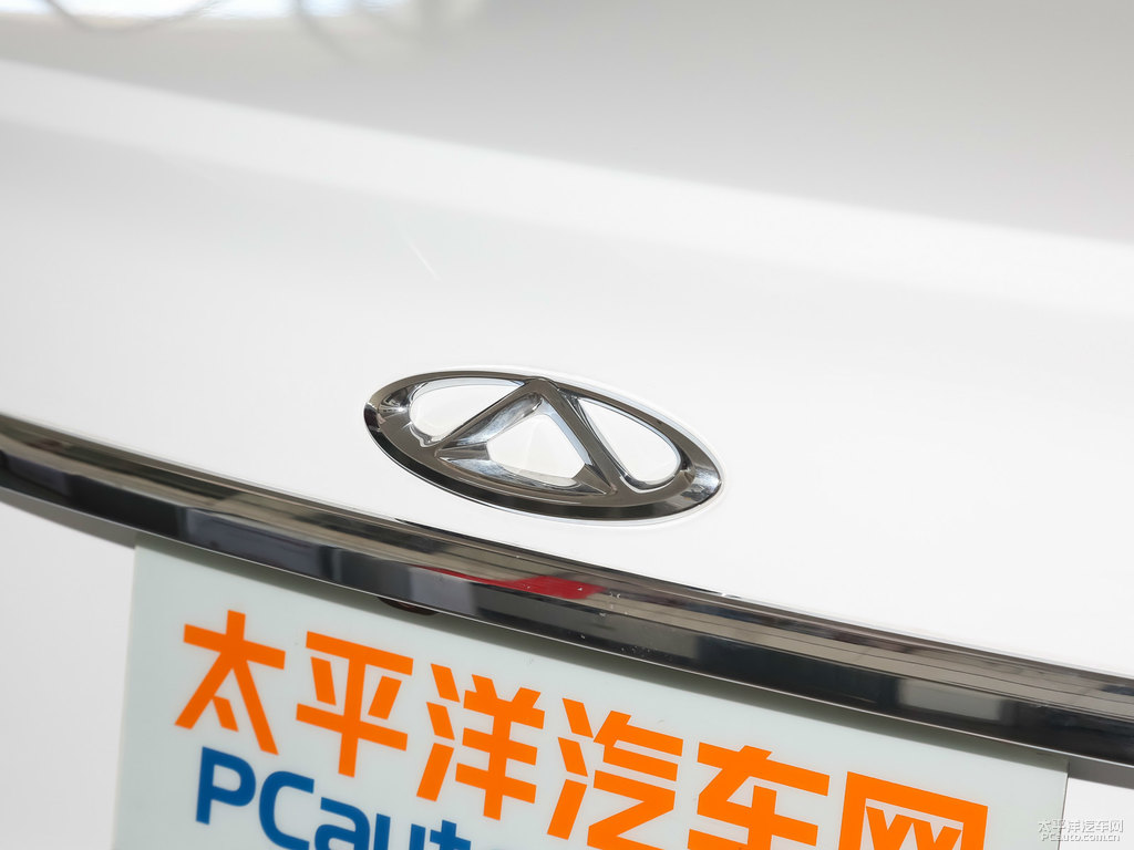 俊逸白艾瑞澤5車尾外觀圖片