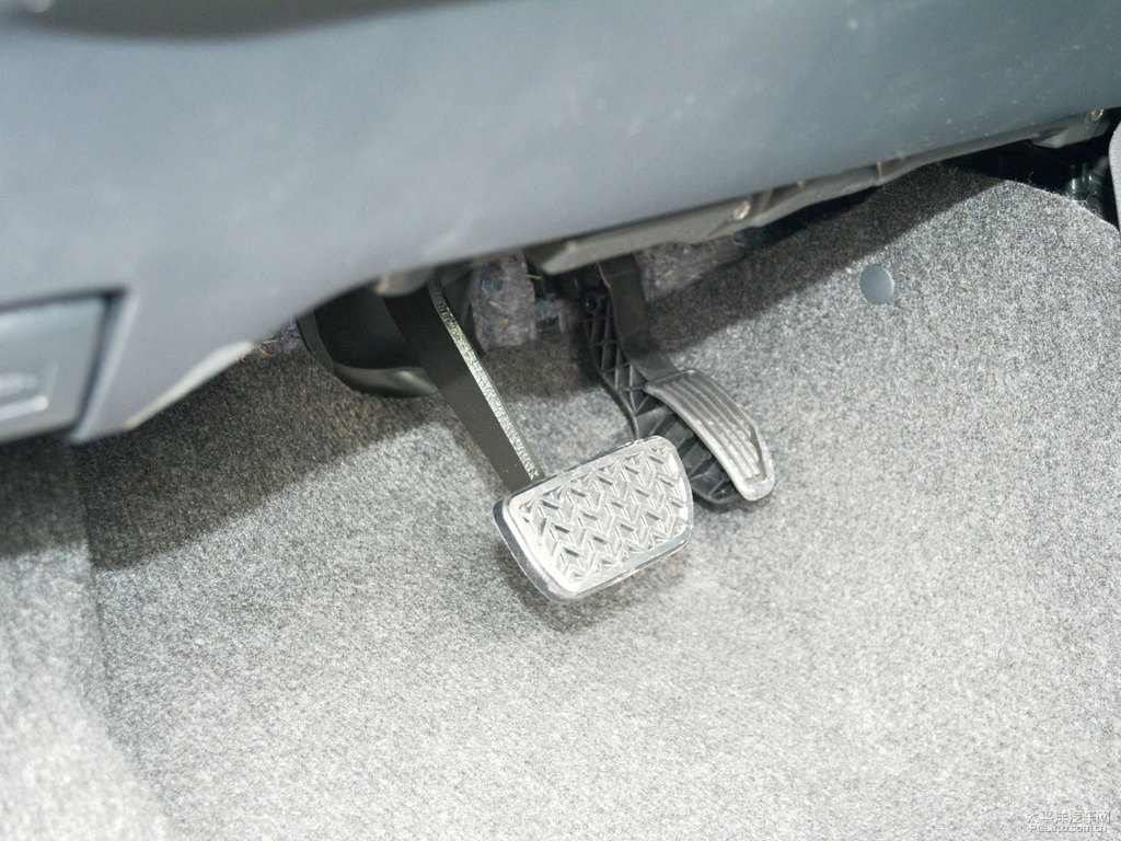 海鉆藍(lán)YARiS L 致享中控內(nèi)飾圖片