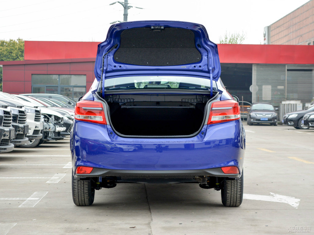 海鉆藍YARiS L 致享后備廂空間圖片