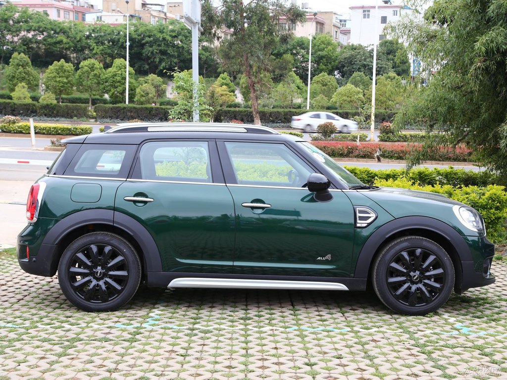 ӢGMINI COUNTRYMAN܇^^DƬ